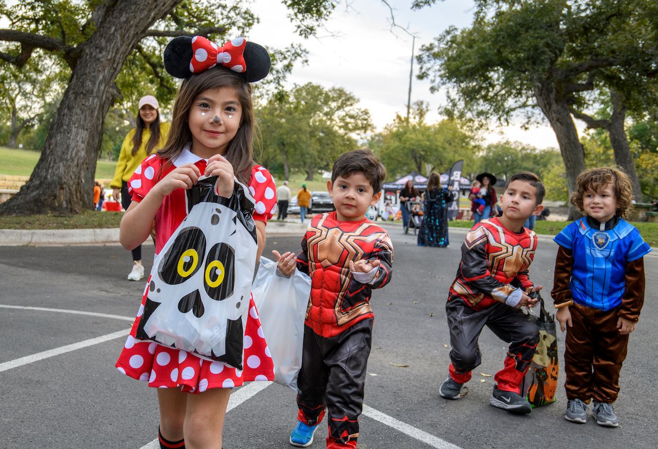 Marble Falls Halloween 10-22041