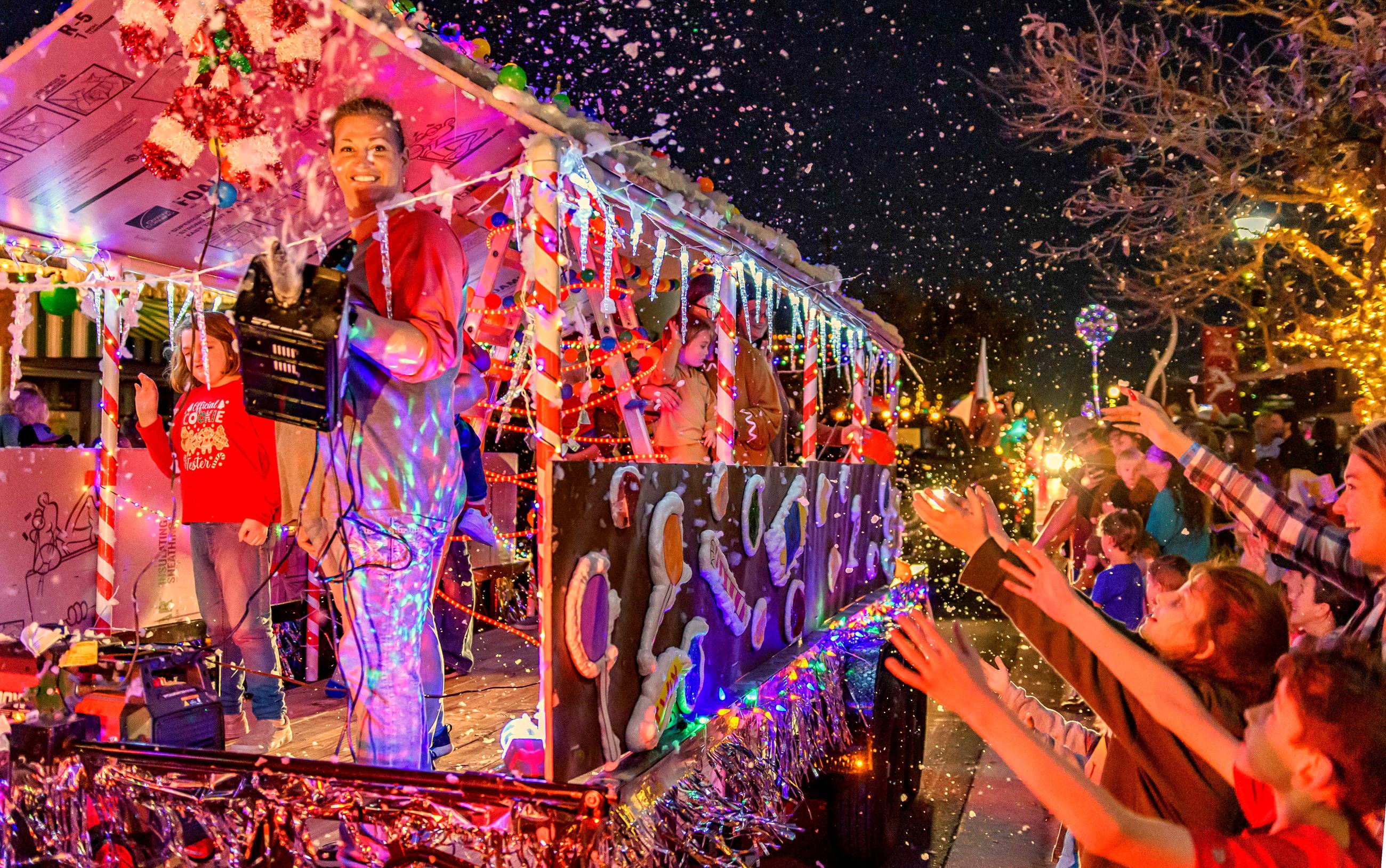 Light Up Parade-12-2-22031